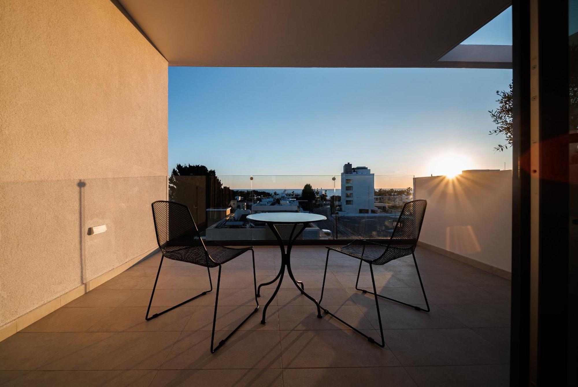 Regency Boutique Hotel Holiday Suites Paphos Bagian luar foto