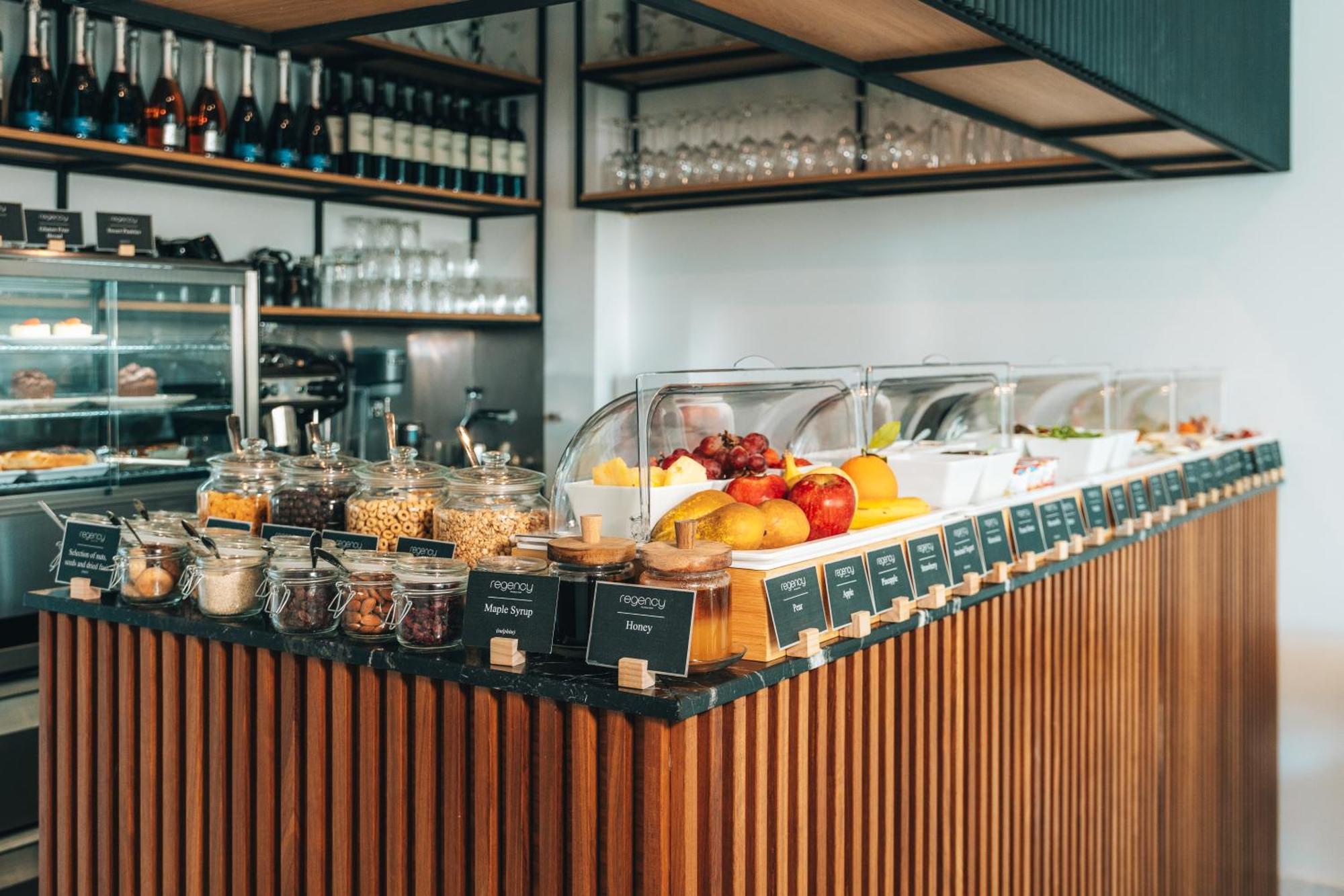 Regency Boutique Hotel Holiday Suites Paphos Ruang foto